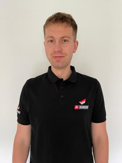 Piotr Rekas als Production Coordinator